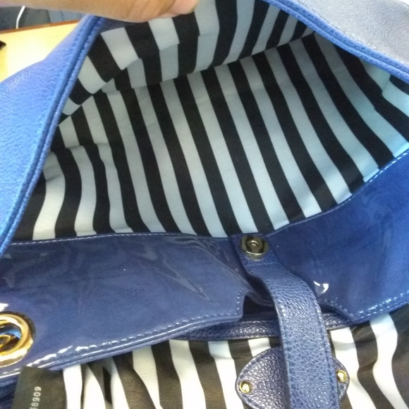 Gianni Bini Blue Vegan Leather shoulder bag - Picture 8 of 8